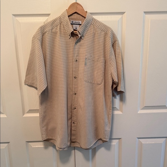 Men's Columbia Tan Plaid Button Down Short Sleeved Collared Shirt Large - Picture 1 of 8